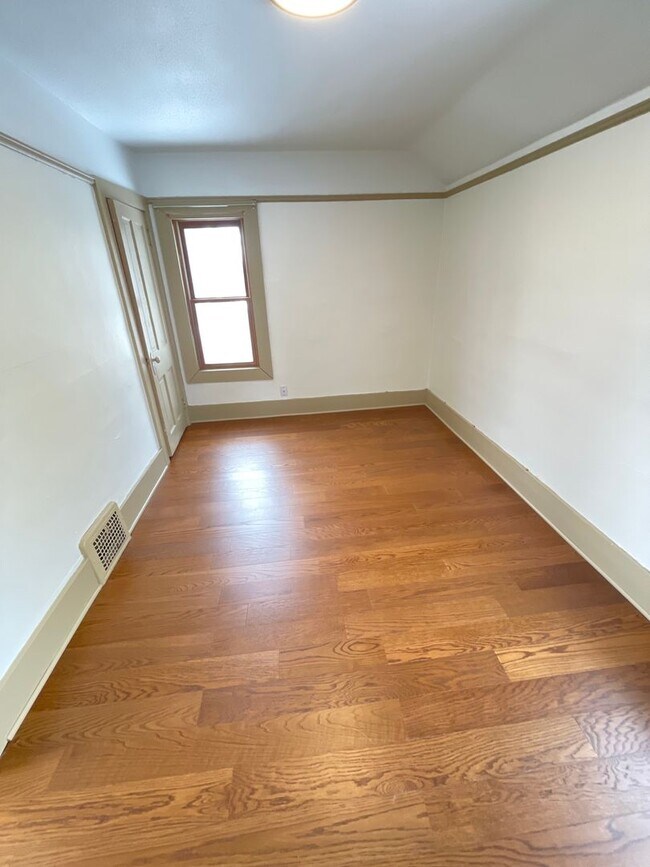 Building Photo - 217 N 25th Ave W