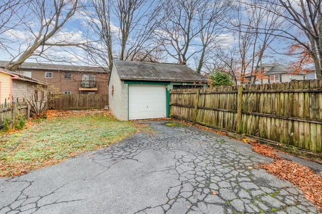 Building Photo - 429 S Pitt St