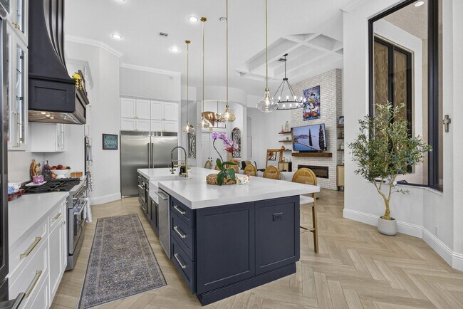 Building Photo - 10336 Trianon Pl