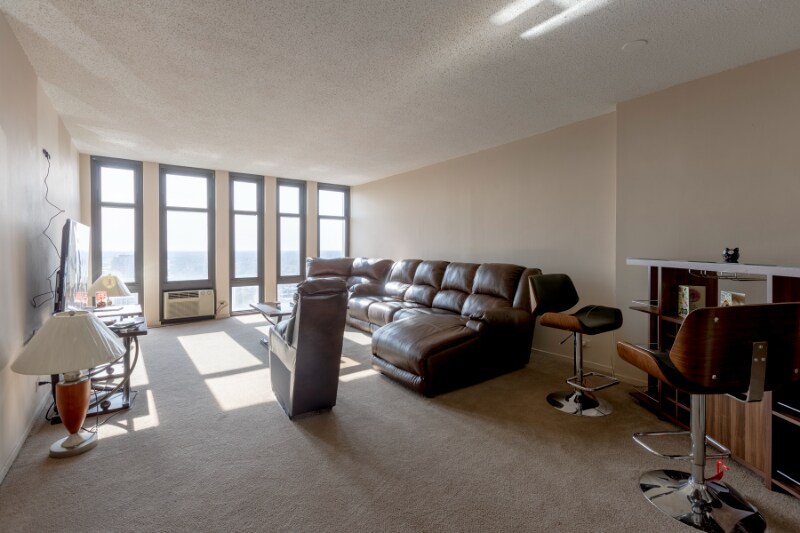 Building Photo - 6700 S South Shore Dr