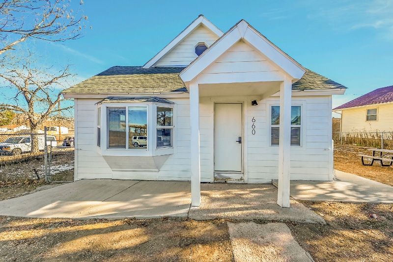 Building Photo - 660 Hickory St