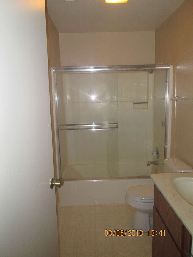 Building Photo - Desirable Stonegate-FALL RENTAL