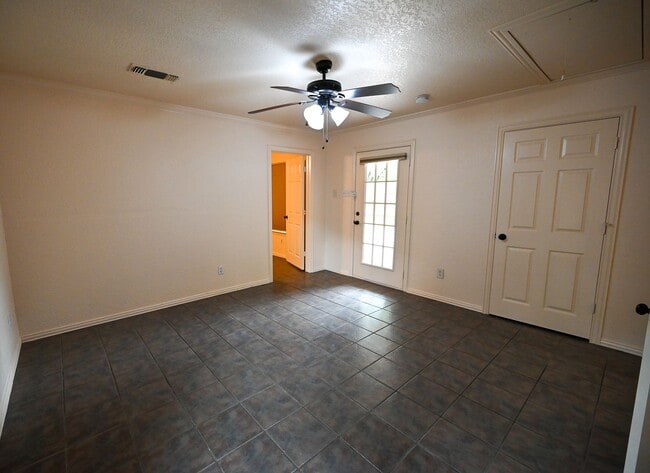 Building Photo - Charming 3 Bedroom 2 Bath, Decatur TX