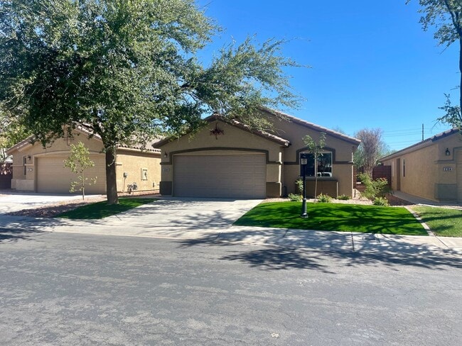 Primary Photo - BEAUTIFUL SINGLE STORY HOME IN GATED COMMUNITY OF STALLION MOUNTAIN