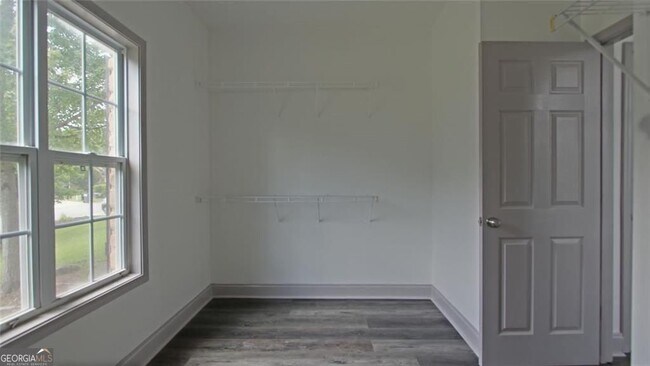 Building Photo - 9195 Hannahs Crossing Dr