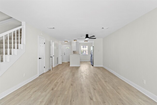 Building Photo - 2030 Plantation Dr