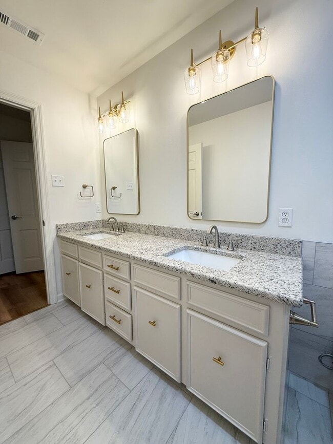 Building Photo - 130 Valley Club Cir