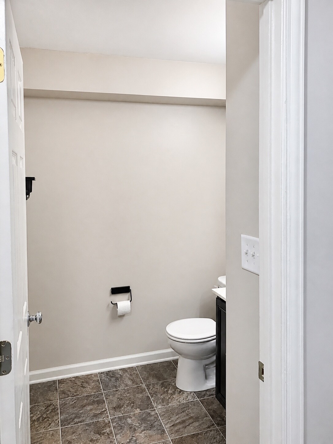 Hall Bathroom - 1064 Worth Lane