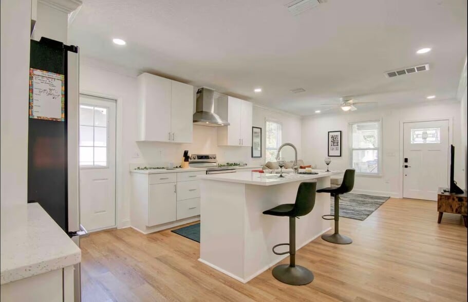 Building Photo - 5804 N Miami Pl