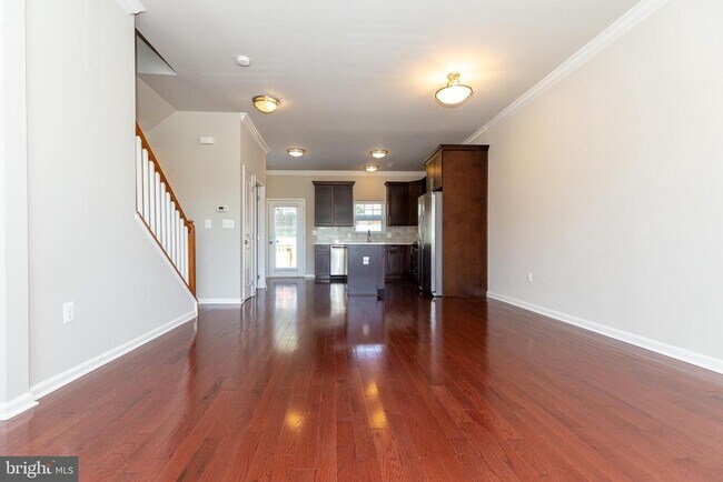 Building Photo - 427 Woodcrest Dr SE