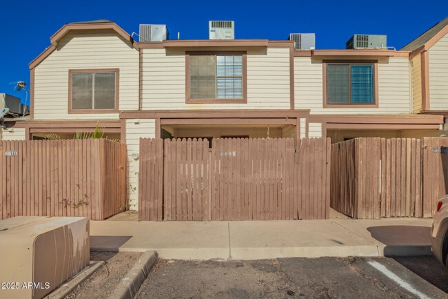 Building Photo - 6606 W Jamaica Dr