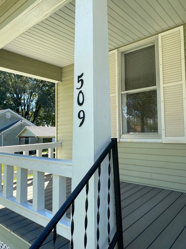 Building Photo - Beautiful 2 Bed 1 Bath Home