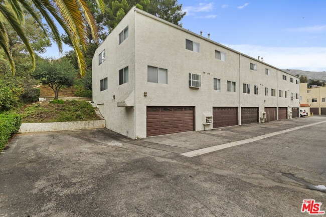 Building Photo - 9351 Via Crema