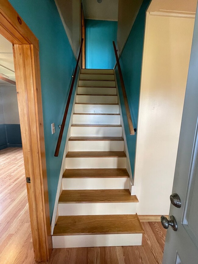Building Photo - Colorful, eclectic 3-bedroom house in Pitt...
