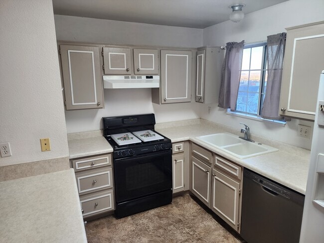 Building Photo - 99 N 1850 W