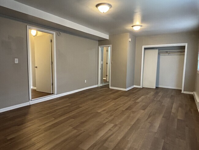 Building Photo - 2943 Hillside Ave