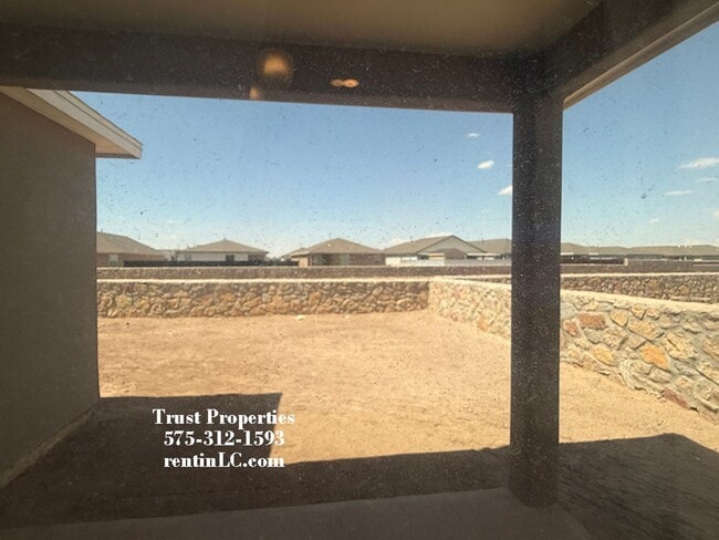 Building Photo - Newer home in Legends West