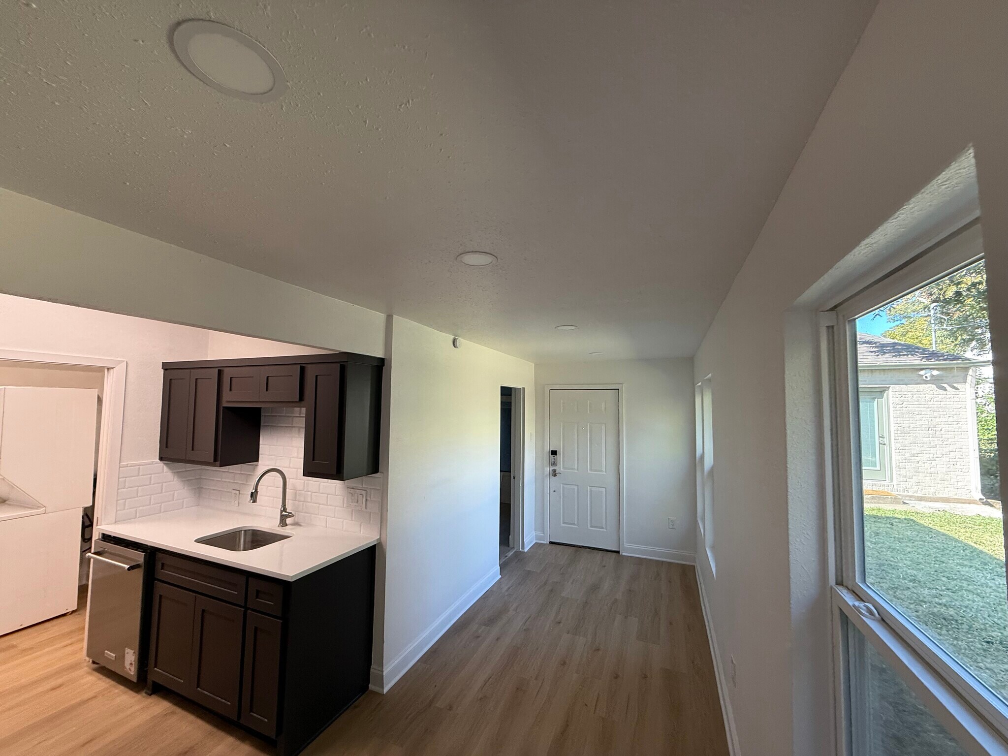 Living - 3229 Odessa Ave