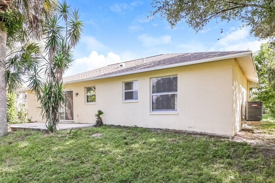 Building Photo - 2831 2nd Ave SE