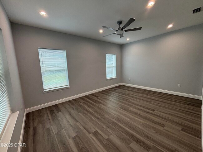 Building Photo - 2936 Hall Ave