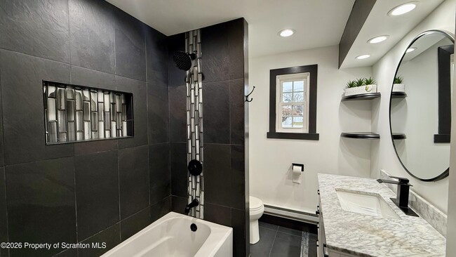 Building Photo - 721 N Lincoln Ave