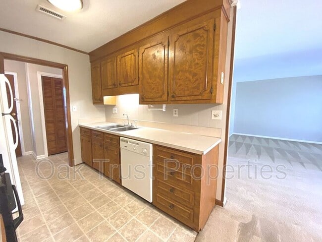 Building Photo - 4428 N Shirley Dr