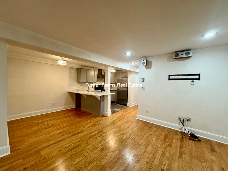 Building Photo - 519 Columbus Ave