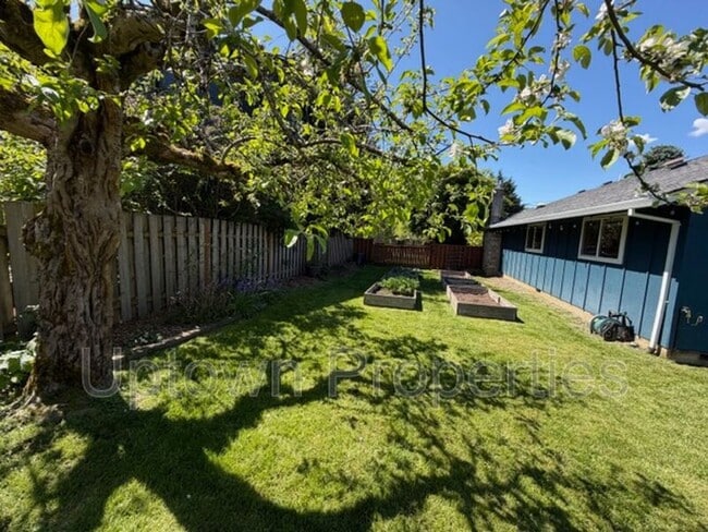 Building Photo - 7880 SW 69th Ave
