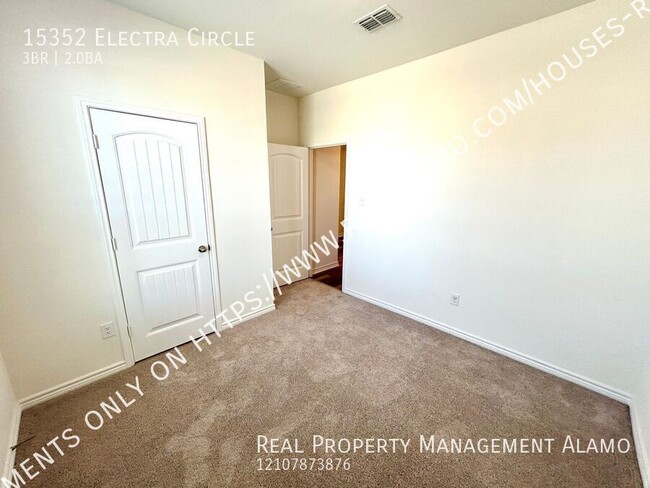 Building Photo - **APPLICATION RECEIVED** MOVE IN SPECIAL! ...