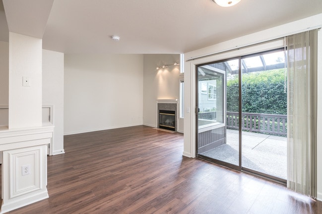 Building Photo - Benchmark Townhomes