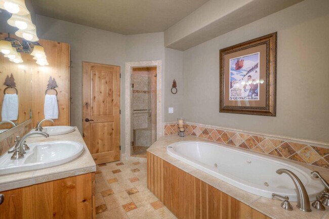 Building Photo - 7 Gambler Dr