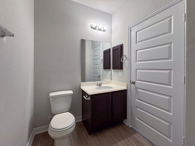 Building Photo - 9306