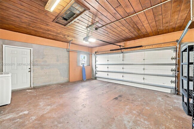 Building Photo - 2220 Desoto Dr