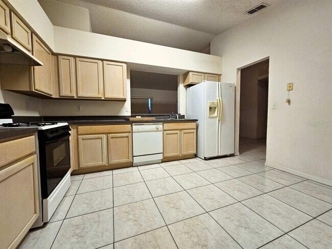 Building Photo - 13345 Pinyon Dr