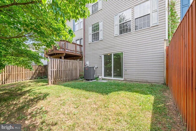 Building Photo - 11304 Southlakes Dr