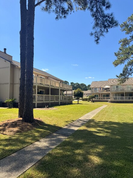 Building Photo - 3015 Old Bryan Dr