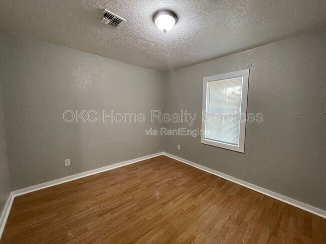 Building Photo - 1304 NW 99th St