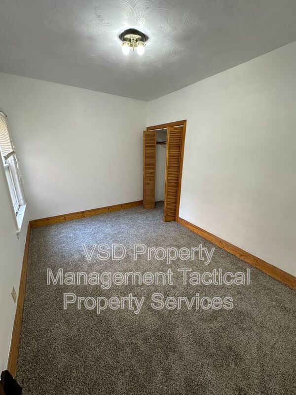 Building Photo - 3285 E 143rd St