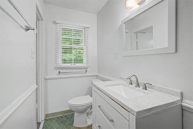 Building Photo - 2985 Fredrick Dr