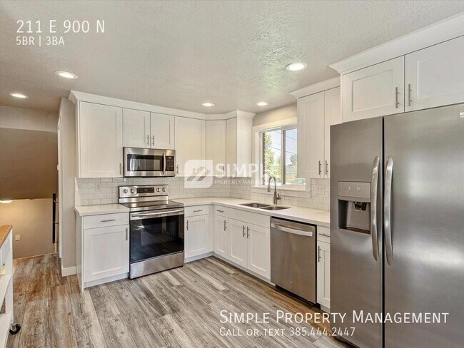 Building Photo - 211 900 N