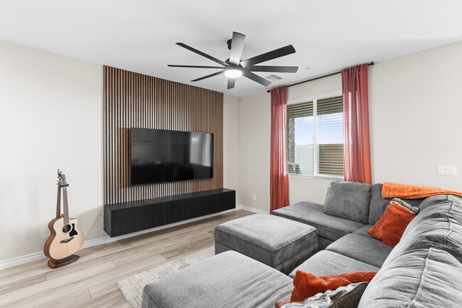 Building Photo - Beautiful 2 Story TownHome in Inspirada