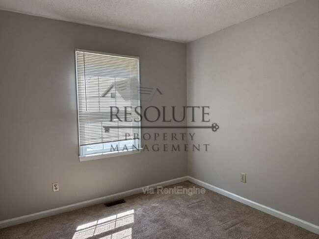 Building Photo - 817 Dalewood Dr