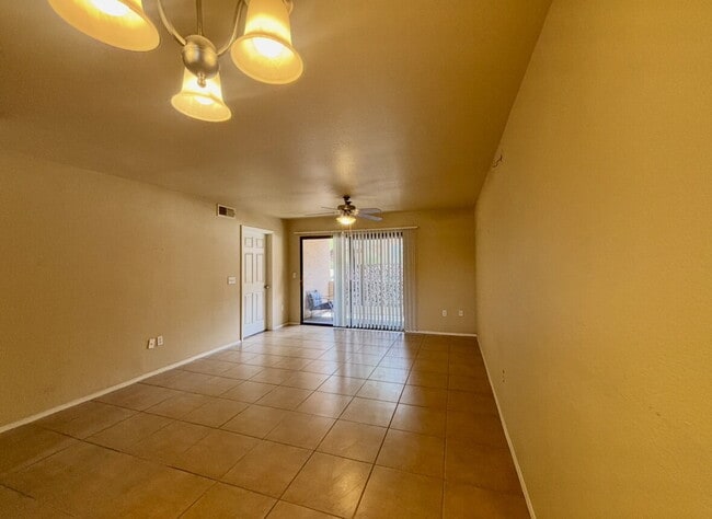 Building Photo - "Discover Modern Comfort: 2-Bed, 2-Bath in Tucsons Foothills “