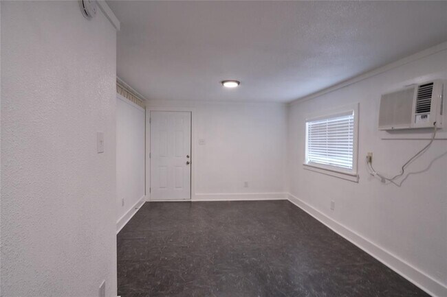 Building Photo - 2905 Norton St