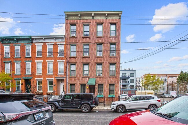 Building Photo - 314 6th St