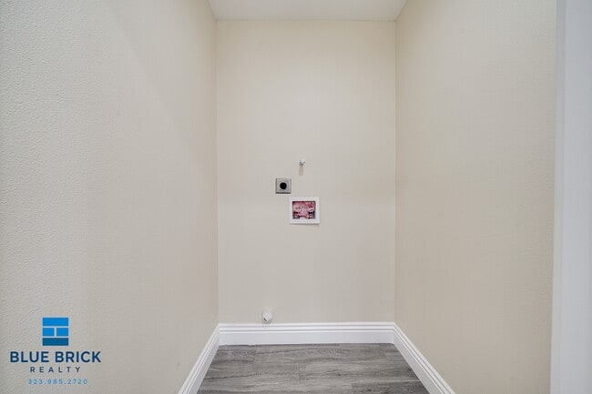 Building Photo - 2724-2724 Lanfranco St