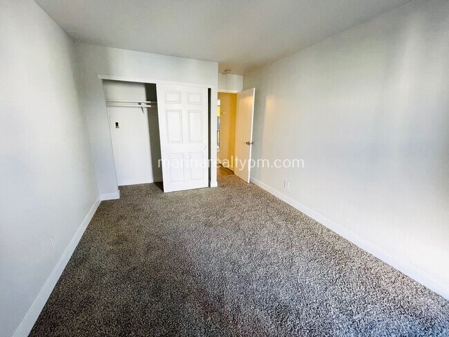 Building Photo - 1230 Brookside Dr