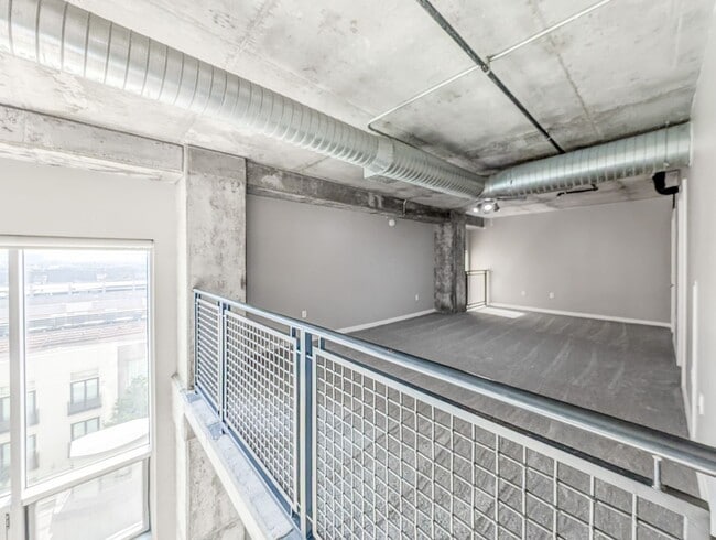 Building Photo - 2000 Bagby St