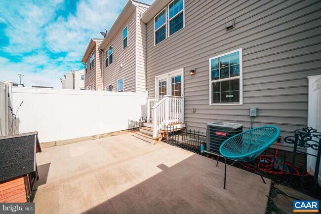 Building Photo - 2111 Elm Tree Knoll