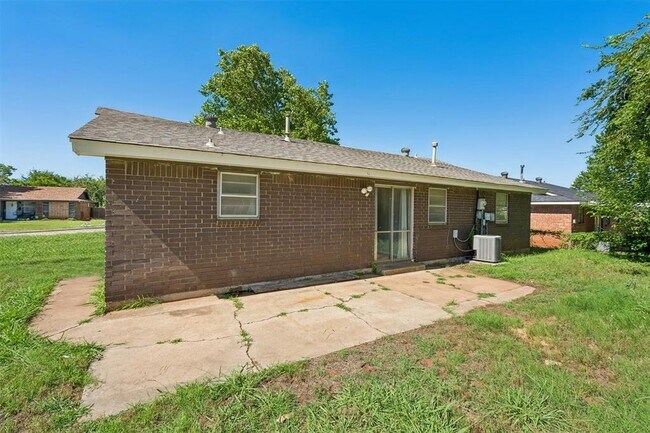 Building Photo - 4008 SE 46th St